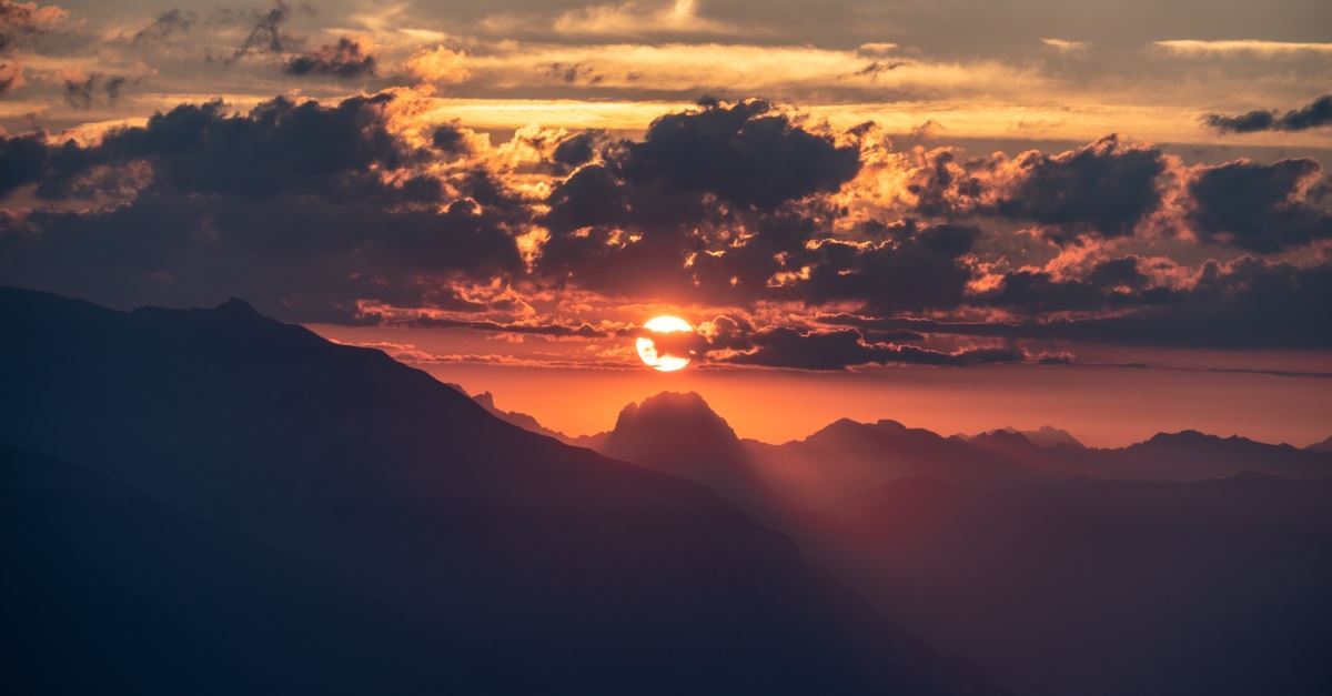 Post-10 Beautiful Ways God’s Light Defeats Your Darkness-AllThingsFaithful